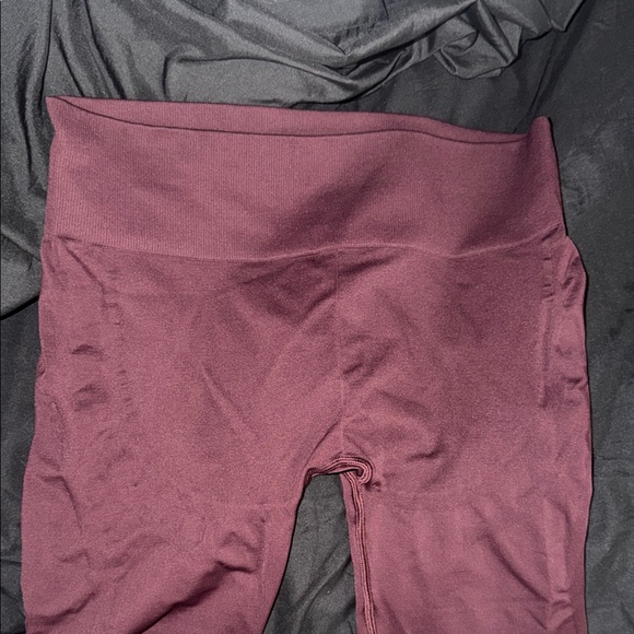 Gymshark Everyday Seamless Leggings (burgundy) - Picture 8 of 9